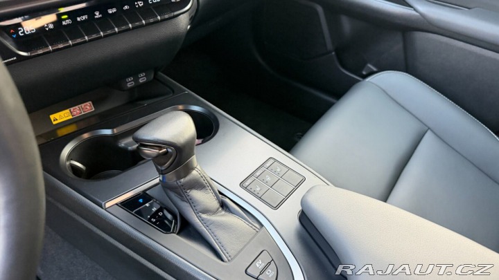 Lexus Ostatní modely UX 250h 300H 2,0 HEV F SPORT DESI 2023