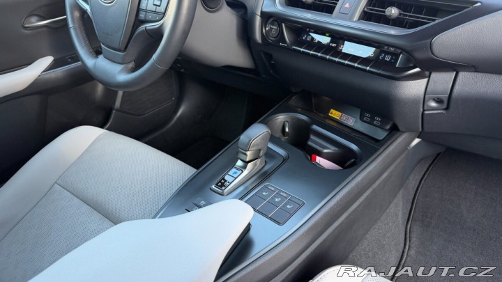 Lexus Ostatní modely UX 300h 300H 2,0 HEV PRESTIGE 4X4 2024