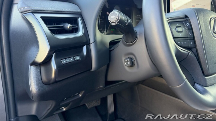 Lexus Ostatní modely UX 300h 300H 2,0 HEV PRESTIGE 4X4 2024