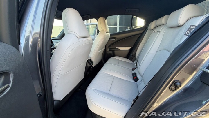 Lexus Ostatní modely UX 300h 300H 2,0 HEV PRESTIGE 4X4 2024
