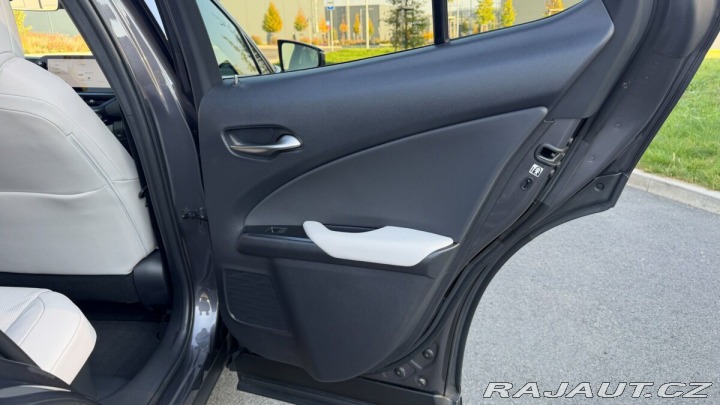 Lexus Ostatní modely UX 300h 300H 2,0 HEV PRESTIGE 4X4 2024