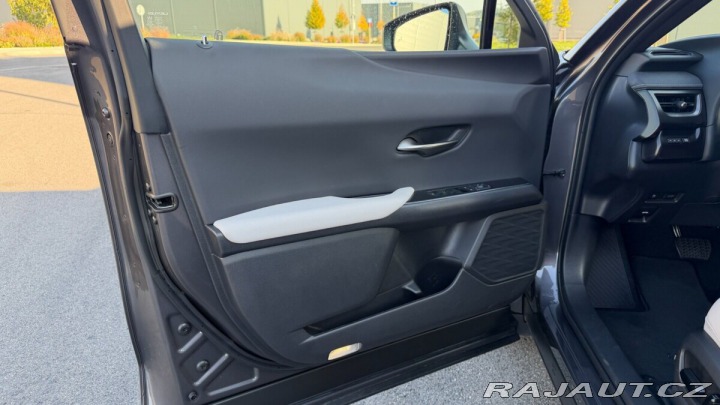 Lexus Ostatní modely UX 300h 300H 2,0 HEV PRESTIGE 4X4 2024