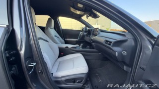 Lexus Ostatní modely UX 300h 300H 2,0 HEV PRESTIGE 4X4 2024