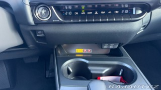Lexus Ostatní modely UX 300h 300H 2,0 HEV PRESTIGE 4X4 2024
