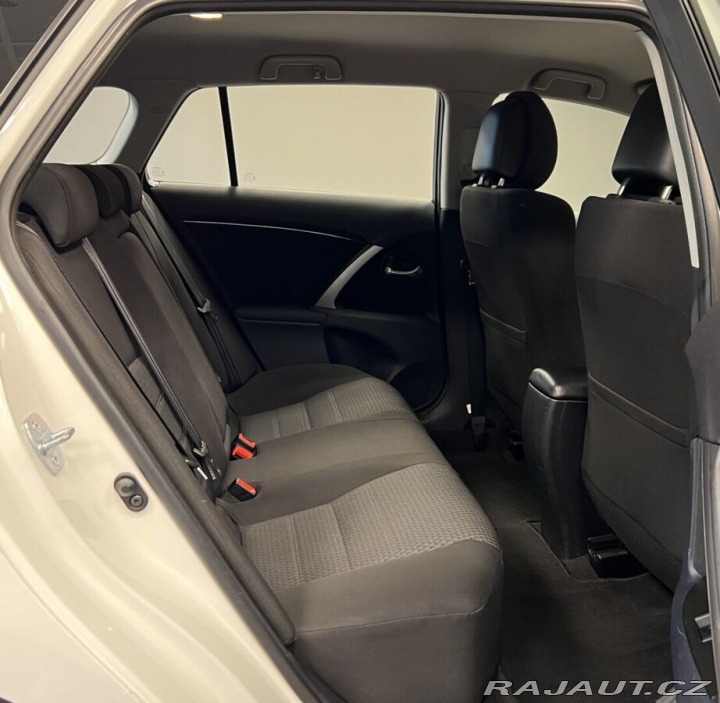 Toyota Avensis 2.0 D-4D LUNA 2012