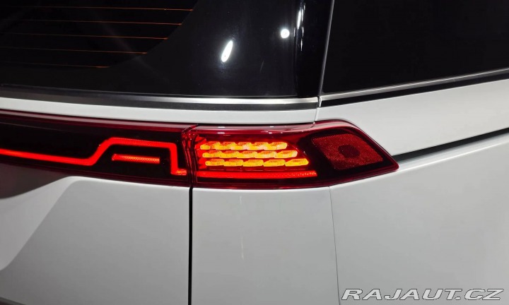 Kia Carnival HI LIMOUSINE CONVERSION 2023