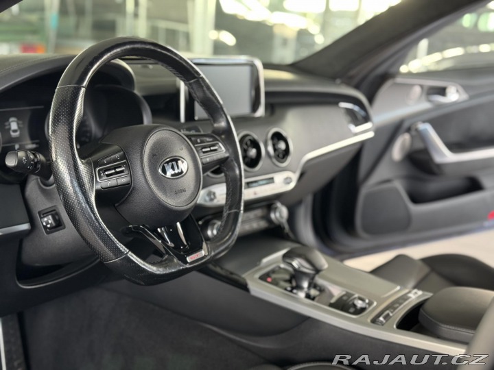 Kia Stinger 3,3TGDI V6*4WD*HUD*360kam 2018