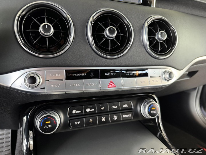 Kia Stinger 3,3TGDI V6*4WD*HUD*360kam 2018