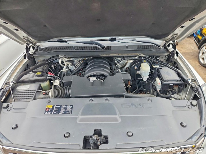 Chevrolet Ostatní modely GMC YUKON DENALI 4WD 2015