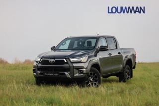 Toyota Hilux AT INVINCIBLE