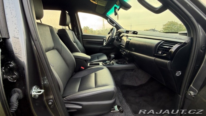 Toyota Hilux AT INVINCIBLE 2026