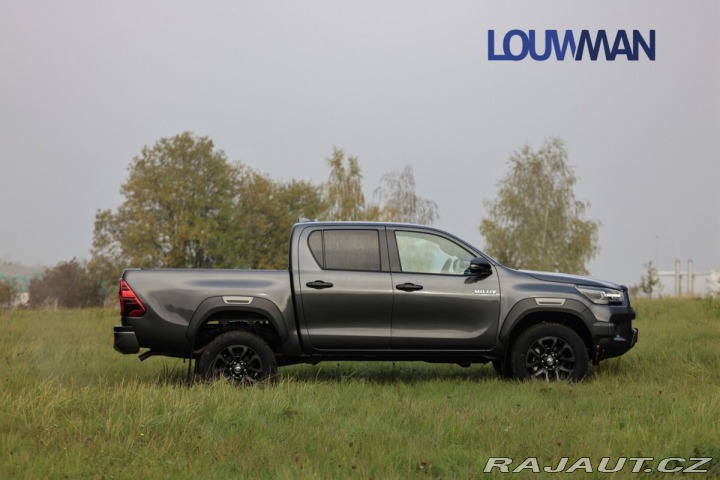 Toyota Hilux AT INVINCIBLE 2026
