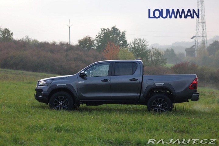 Toyota Hilux AT INVINCIBLE 2026