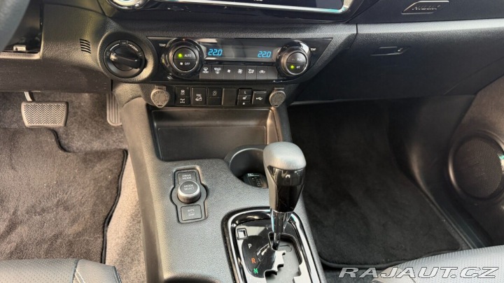 Toyota Hilux AT INVINCIBLE 2026