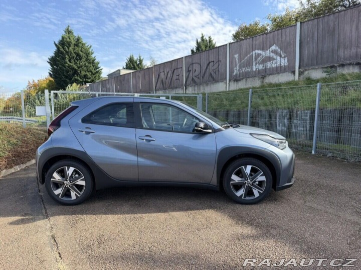 Toyota Aygo 1.5. Hybrid Active - akčn 1800