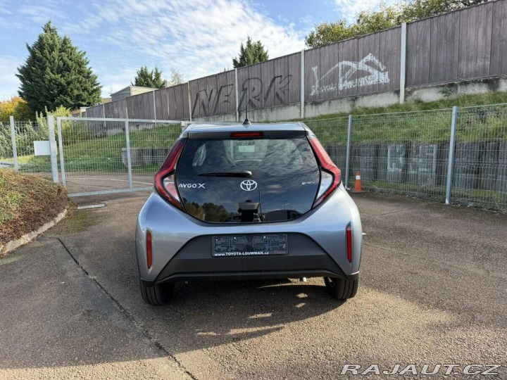 Toyota Aygo 1.5. Hybrid Active - akčn 1800