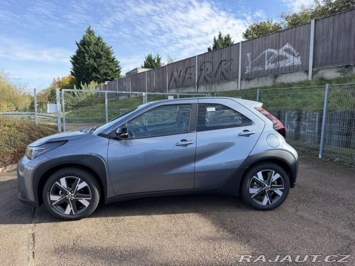 Toyota Aygo 1.5. Hybrid Active - akčn 1800