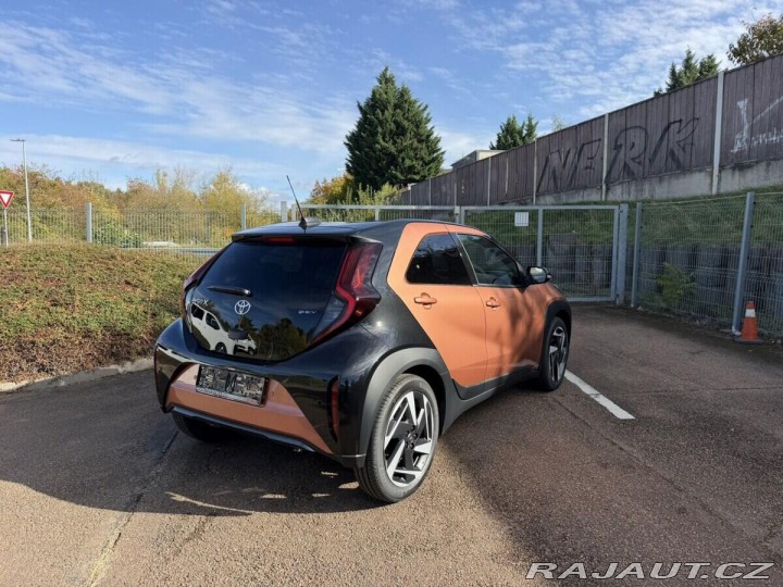 Toyota Aygo 1.5. Hybrid Executive - a 1800