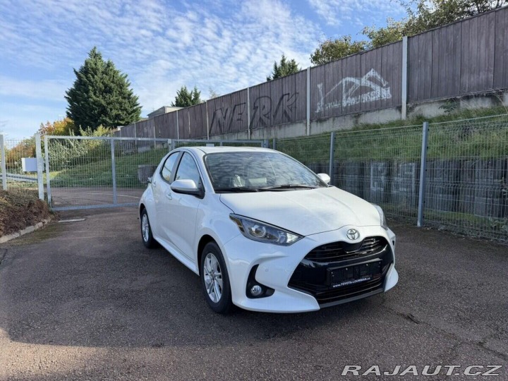 Toyota Yaris 1.5 HEV 116k Comfort Busi 1800
