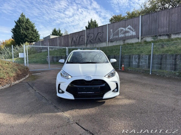 Toyota Yaris 1.5 HEV 116k Comfort Busi 1800