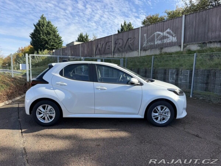 Toyota Yaris 1.5 HEV 116k Comfort Busi 1800
