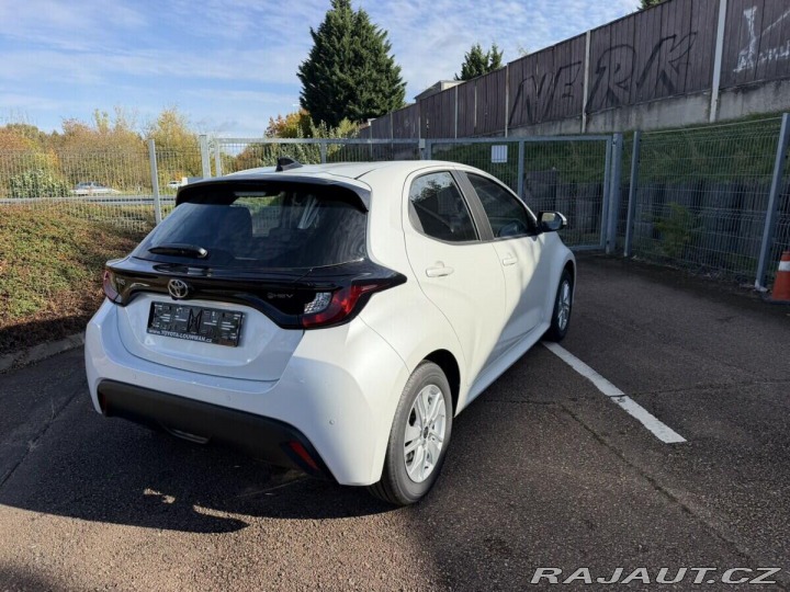 Toyota Yaris 1.5 HEV 116k Comfort Busi 1800