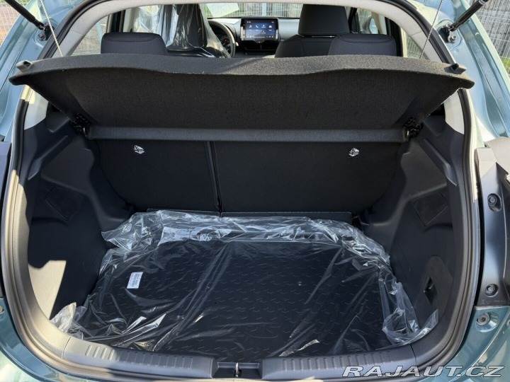 Toyota Yaris 1.5 HEV 116 LIMITED výbav 1800