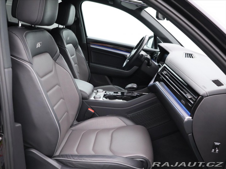 Volkswagen Touareg 3,0 TSI 250 kW 4x4 CZ R-l 2019