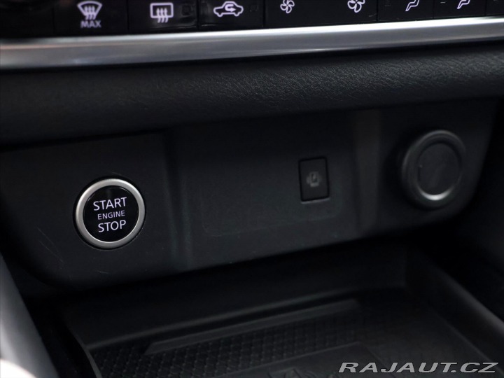 Nissan Qashqai 1,3 T-GDI N-Connecta CZ 2022