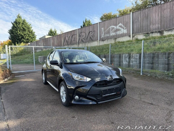 Toyota Yaris 1.5 HEV 116  LIMITED výba 1800