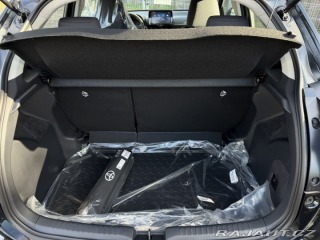Toyota Yaris 1.5 HEV 116  LIMITED výba 1800