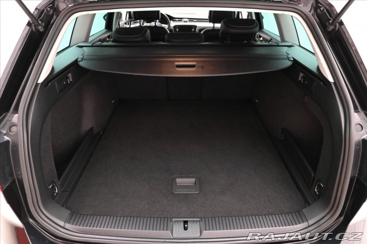 Volkswagen Passat 2,0 TDI 110 kW DSG ELEGAN 2023