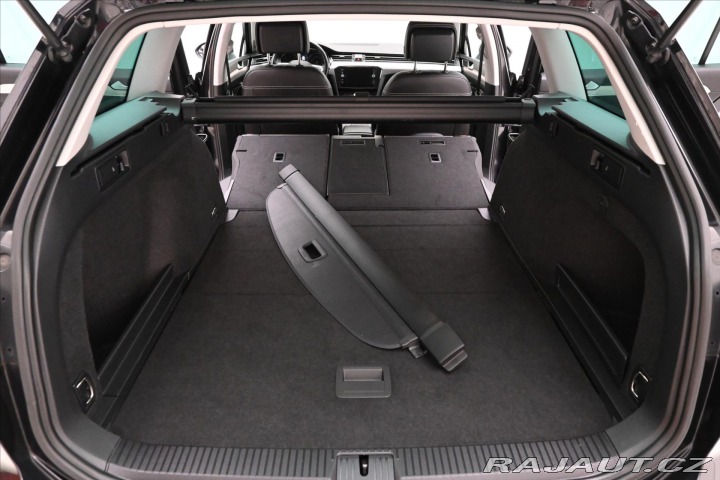 Volkswagen Passat 2,0 TDI 110 kW DSG ELEGAN 2023
