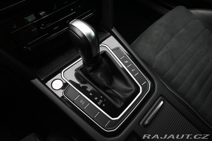 Volkswagen Passat 2,0 TDI 110 kW DSG ELEGAN 2023