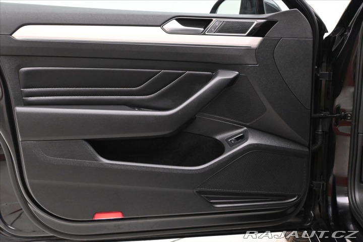 Volkswagen Passat 2,0 TDI 110 kW DSG ELEGAN 2023