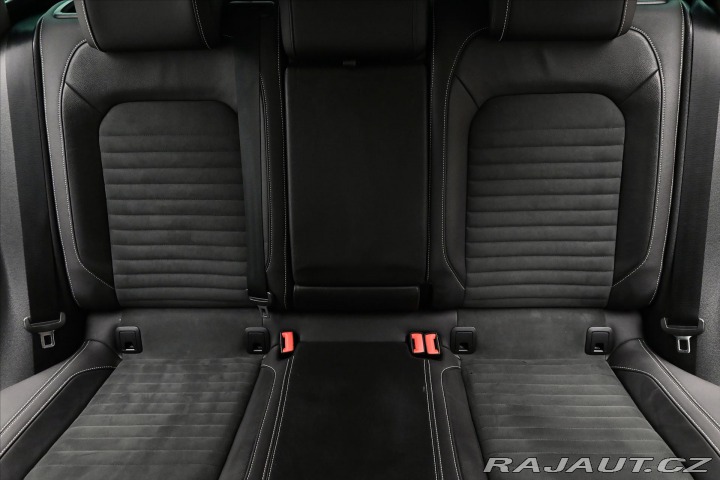 Volkswagen Passat 2,0 TDI 110 kW DSG ELEGAN 2023