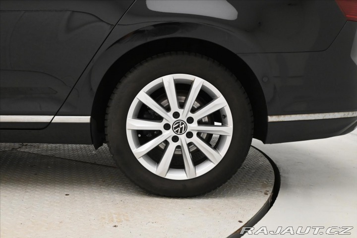 Volkswagen Passat 2,0 TDI 110 kW DSG ELEGAN 2023