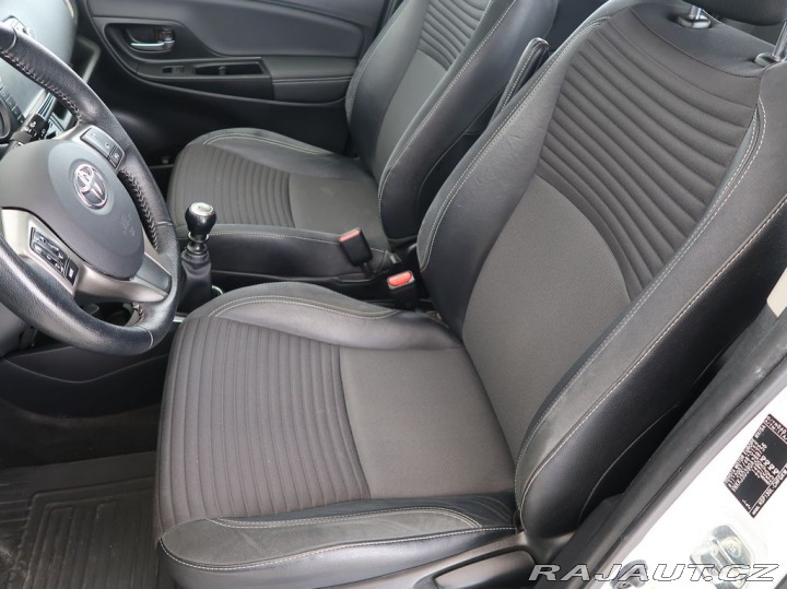 Toyota Yaris 1.3VVT-i,73kW,Manuál,CZ,1 2014