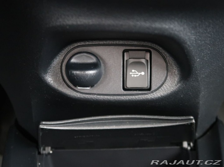 Toyota Yaris 1.3VVT-i,73kW,Manuál,CZ,1 2014