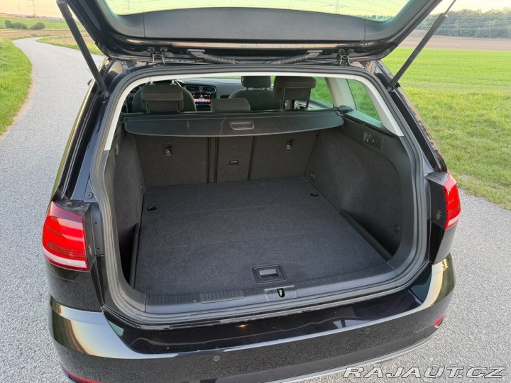 Volkswagen Golf 1,5 TSI 110 kW DSG Pano 1800