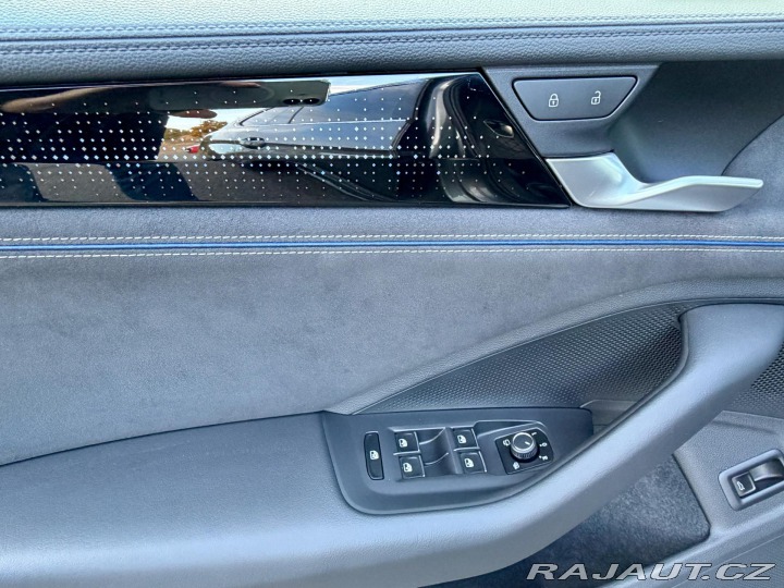 Volkswagen Passat Variant R-Line DSG masáže 2025