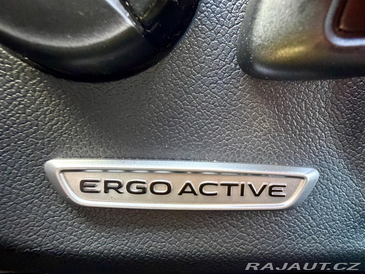 Volkswagen Passat Variant R-Line DSG masáže 2025
