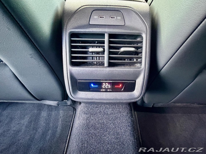 Volkswagen Passat R-Line DSG masáže MATRIX 2025