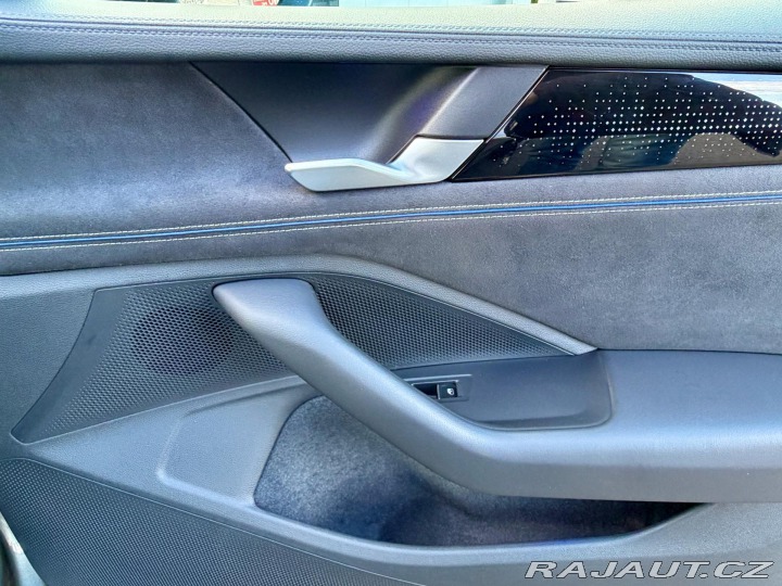 Volkswagen Passat R-Line DSG masáže MATRIX 2025