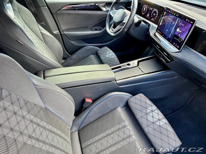 Volkswagen Passat R-Line DSG masáže MATRIX 2025