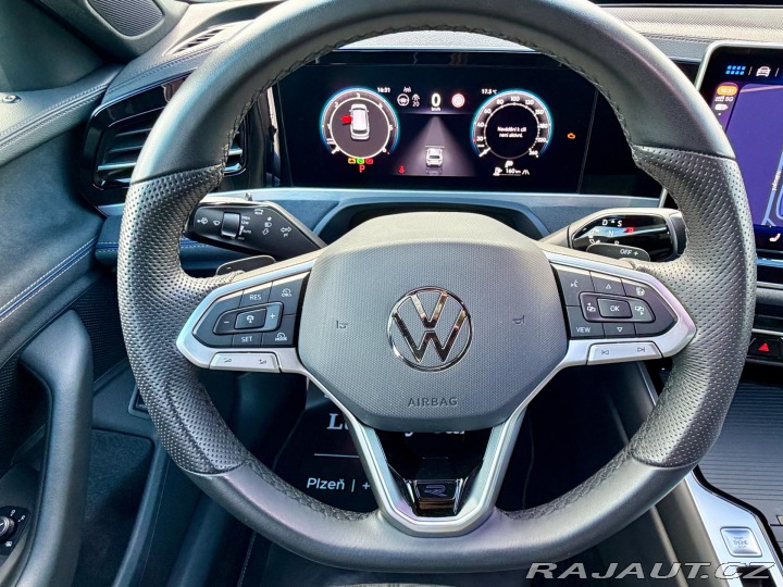 Volkswagen Passat R-Line DSG masáže MATRIX 2025
