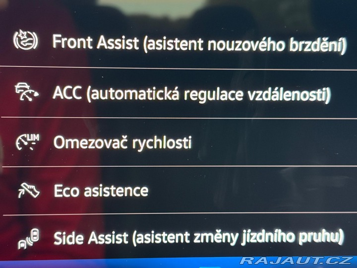 Volkswagen Passat Variant R-Line DSG masáže 2025