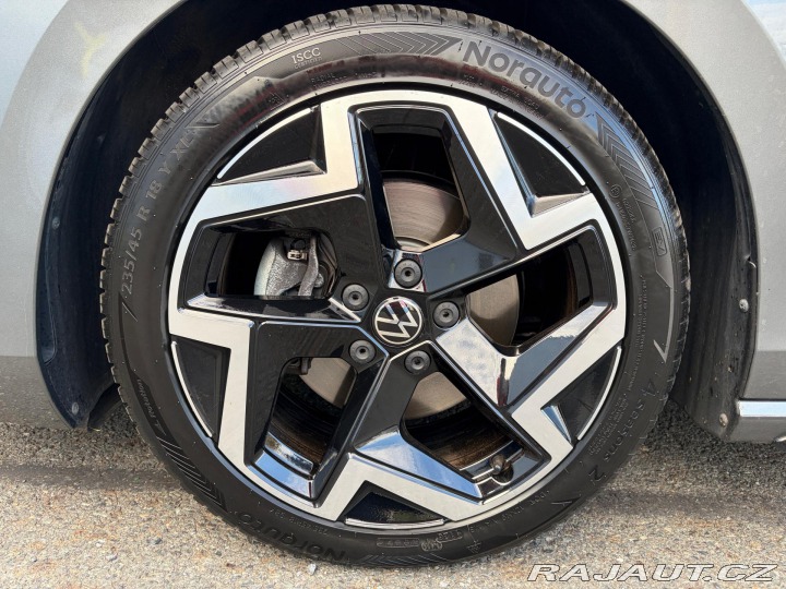 Volkswagen Passat Variant R-Line DSG masáže 2025