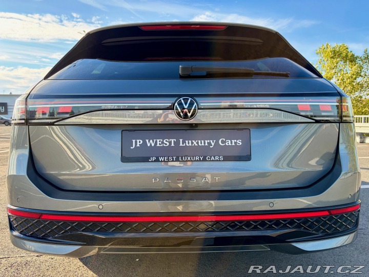 Volkswagen Passat Variant R-Line DSG masáže 2025