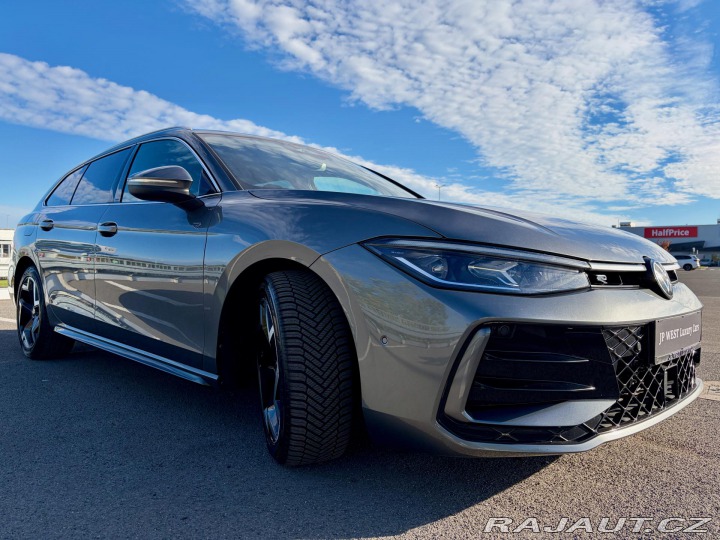 Volkswagen Passat Variant R-Line DSG masáže 2025